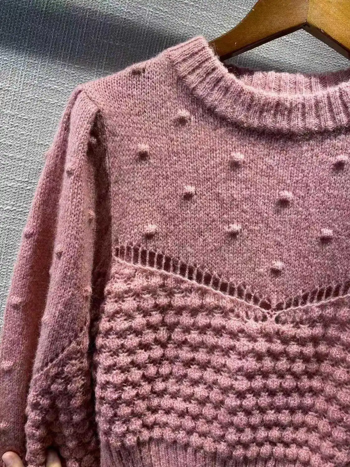

Pink Woman Wool Sweater Balls Appliques O Neck Long Blouson Sleeves Hollow Out Fashion Jumper Pullovers