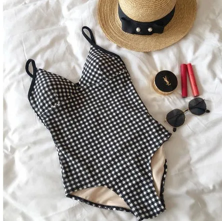 2019 new one-piece simple lattice size chest thin and belly hot spring vacation swimsuit women