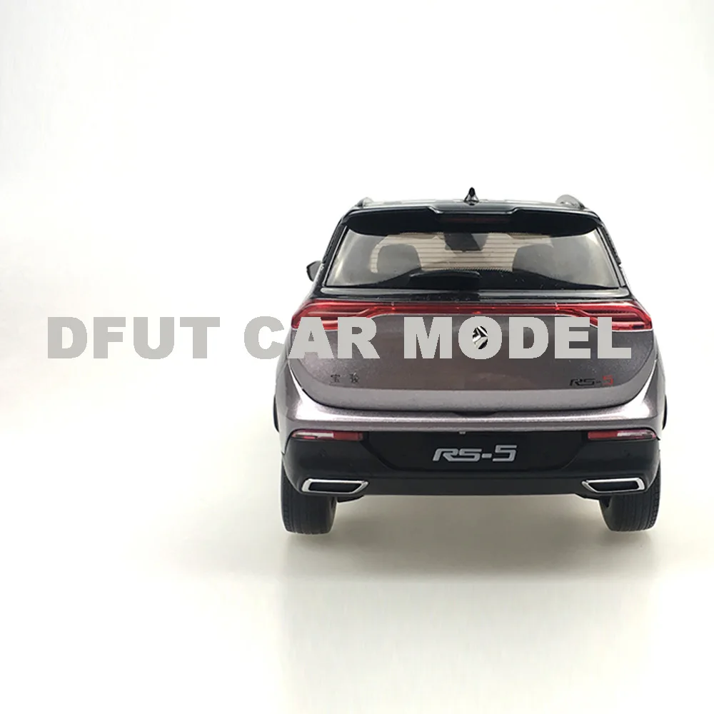 Модель автомобиля из литого металлического сплава BAOJUN в масштабе 1:18 модель