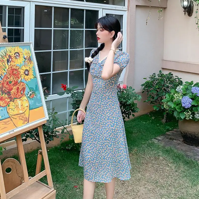 

summer women's large size French retro floral printed dress girl's fashion plus size lace v-neck hubble-bubble sleeve dress