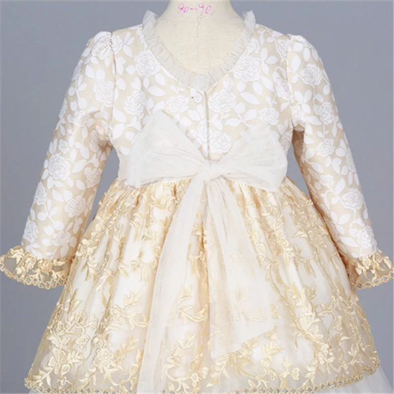 Осенне-зимнее винтажное платье в испанском стиле золотистого и белого цвета для