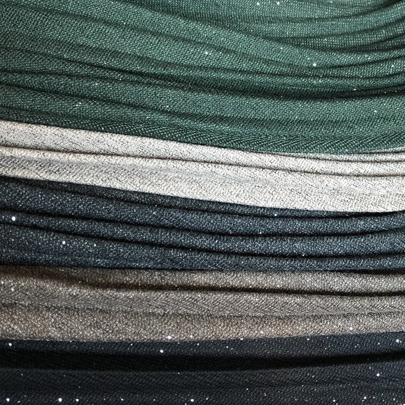 Женская Длинная трикотажная юбка серебристая блестящая плиссированная средней