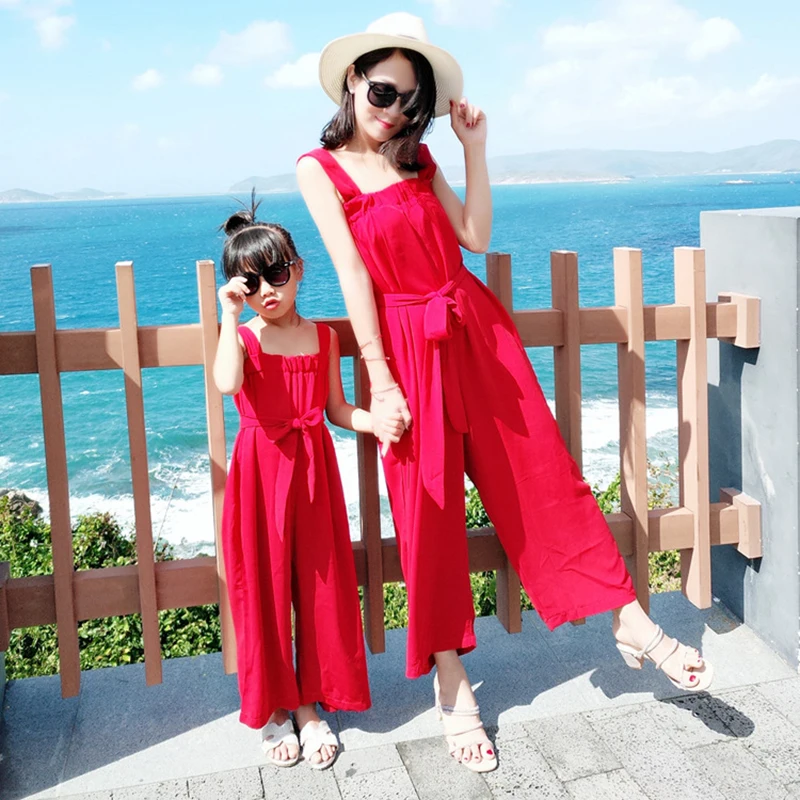 

Girl's Dress Matching Outfits Parent-child Wear Mather Daughter Female Dress Family Matching Clothes Beach Dress Pleated Overall