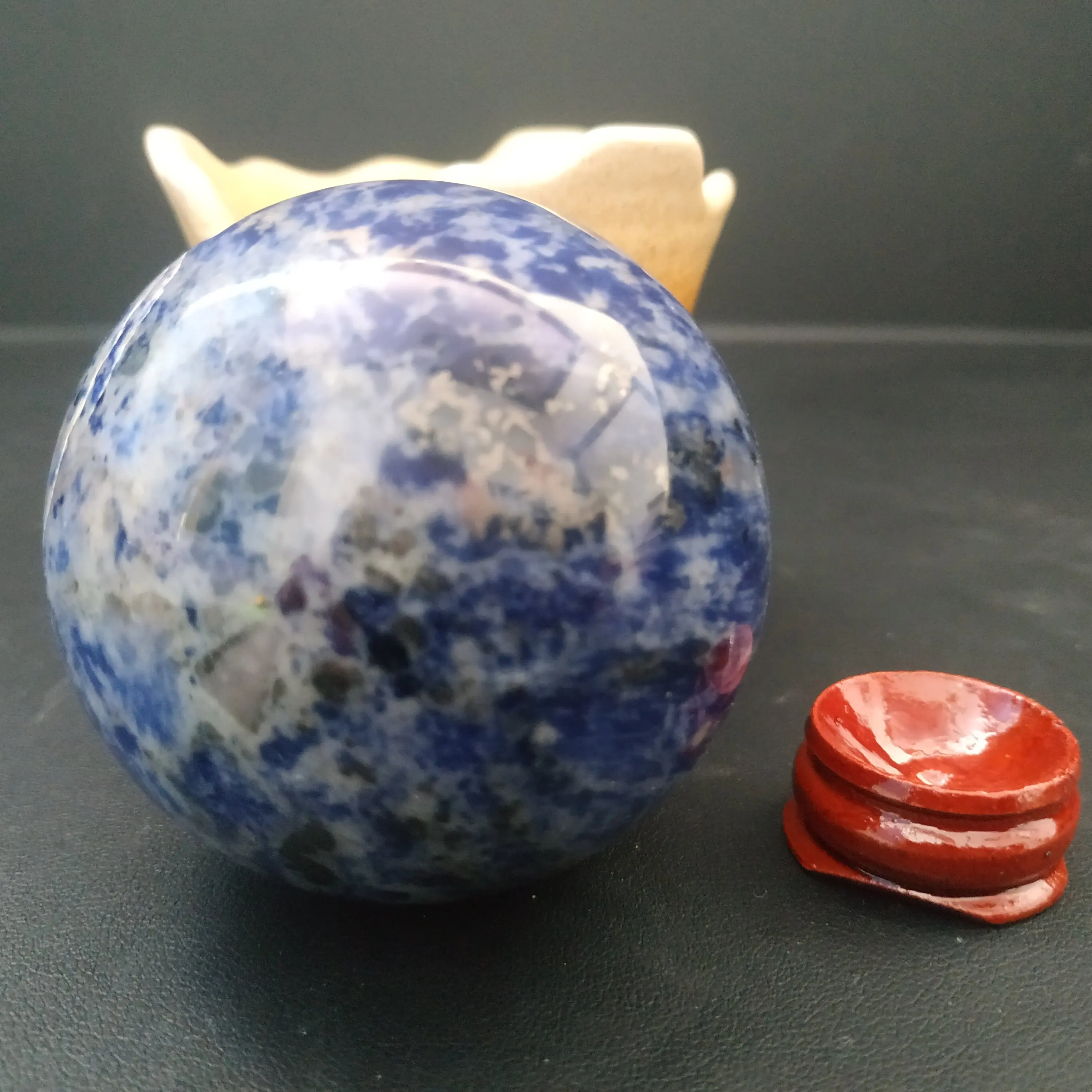 

Natural crystal quartz sphere sodalite balls healing stone