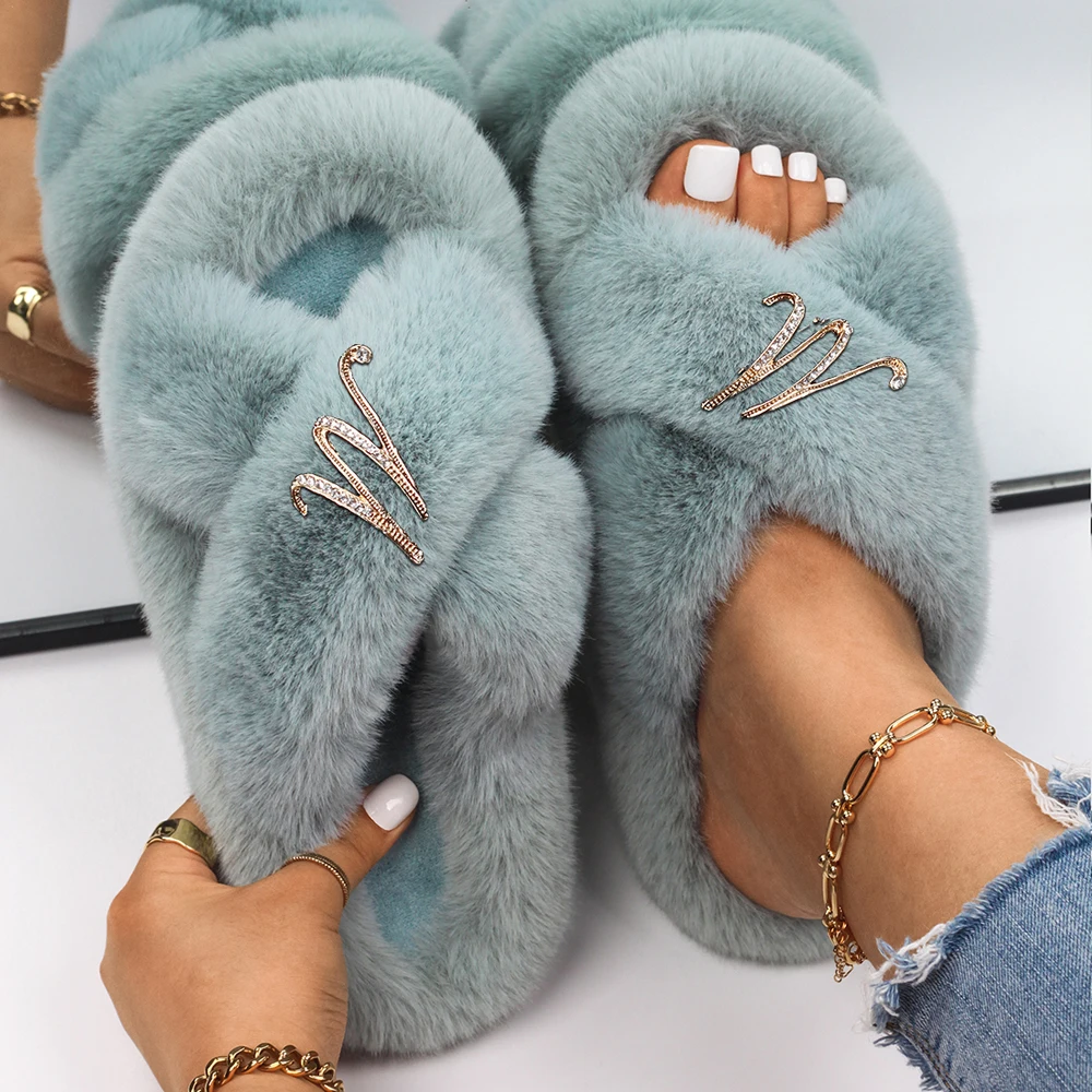 Fluffy Slippers Women Platform Slides Metal Letter Decor Faux Fur Flip Flops Flat Sandals Luxury Slippers Designer Female Shoes