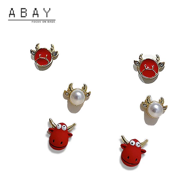 

S925 Silver Needle New Year Bull Earrings Girl Fashion Simple Inlaid Rhinestone Cute Elegant Advanced Sense Earring Wholesale