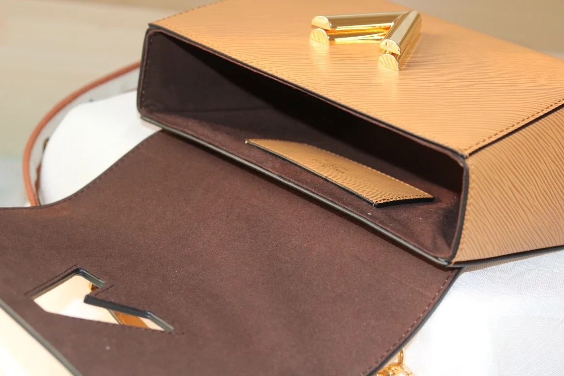 

2021 New Designer Luxury Brand Leather Shoulder Bag For Women's Designer Luxury Brand Twist Flap Fashion Handbags Valentines