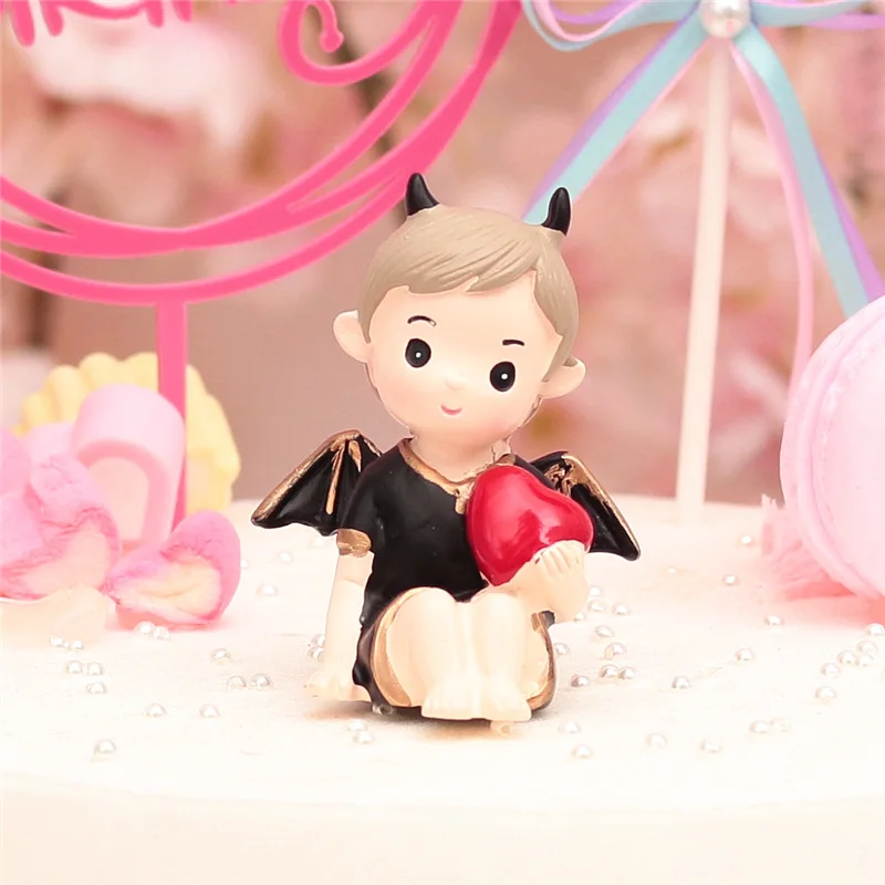 Cute little couple devil angel small hand office doll cake decoration scene baking plug-in plug home decor resin candy | Дом и сад