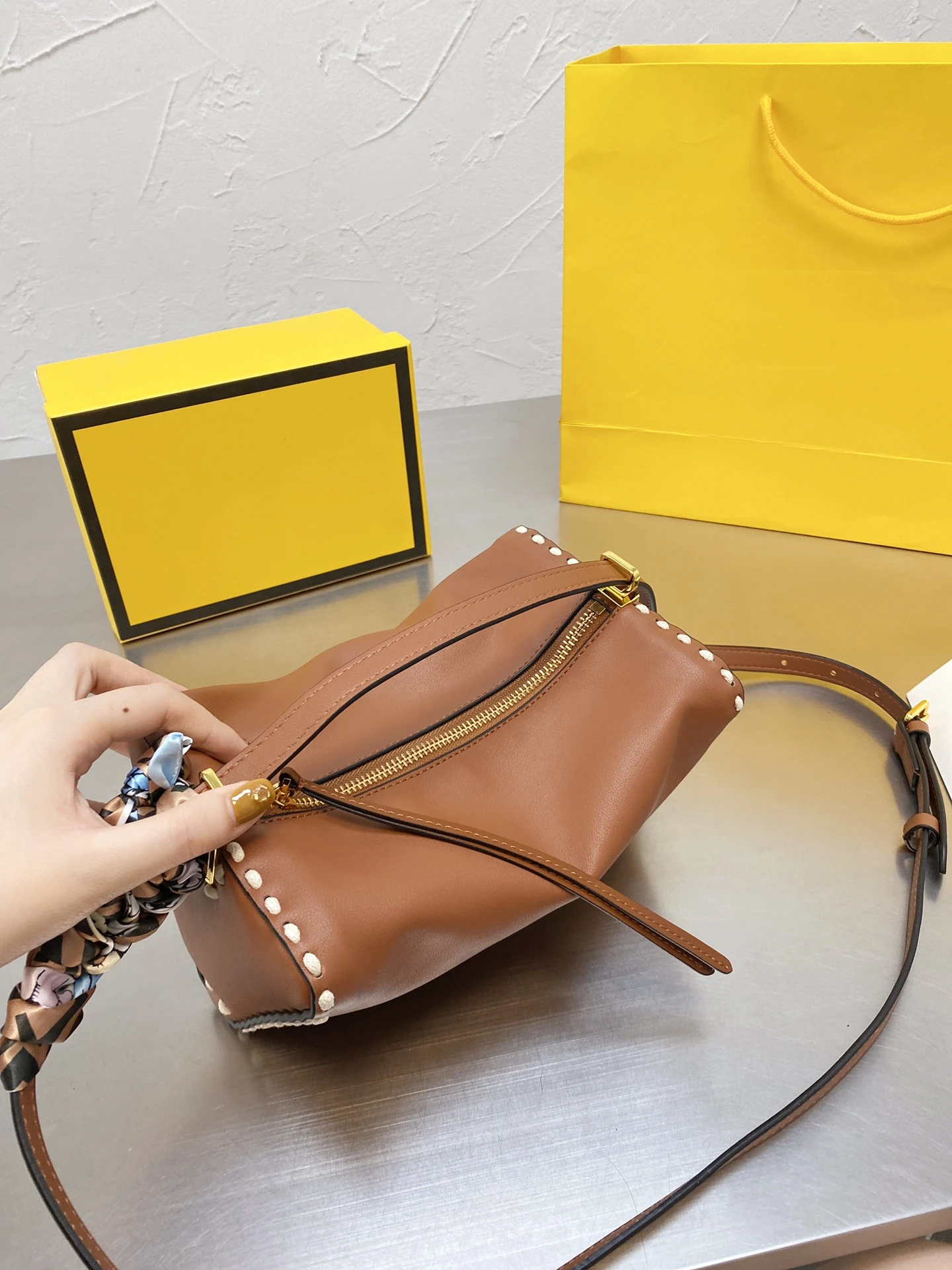 

2021 New Casual Women's Bag,top Leather Soft Comfortable Street Style Inverted Triangle Shape with Silk Scarf Shoulder Bag Women