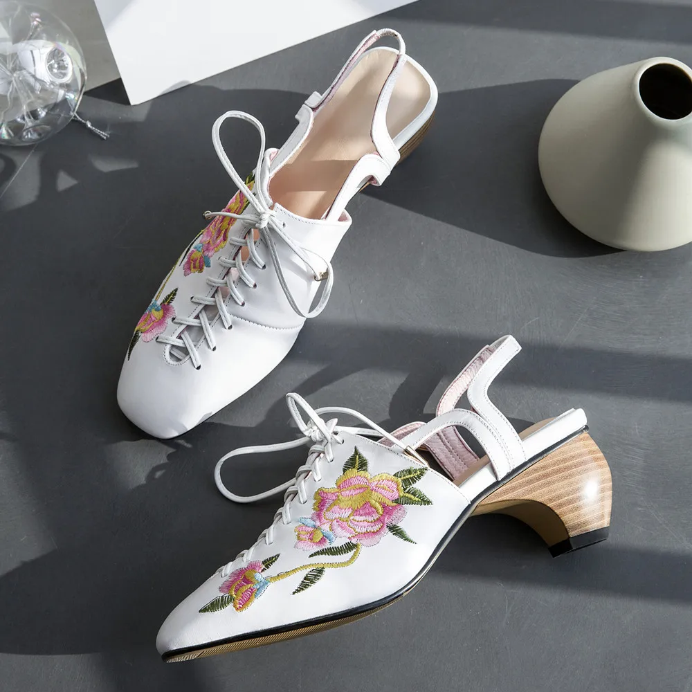 Женские туфли-лодочки из натуральной кожи с перекрестными ремешками на шнуровке