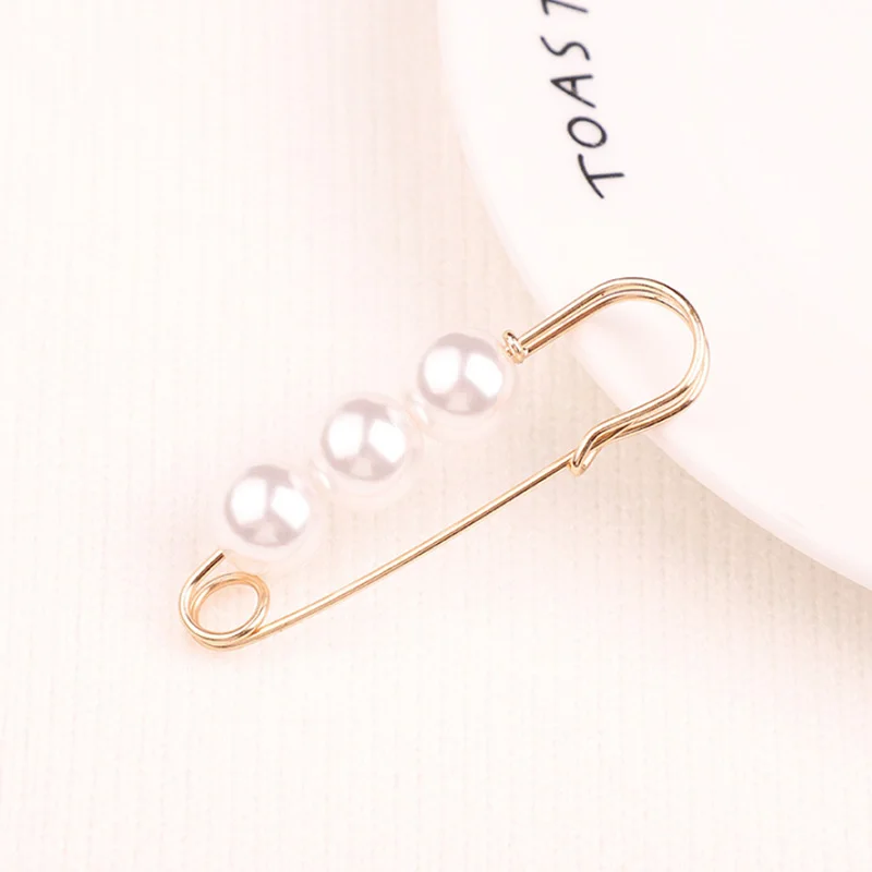 

Sweater Brooches Pins For Women Designer Fashion Female The Candid Coat Jewelry Simulated Pearl Wholesale Clothes Accessories