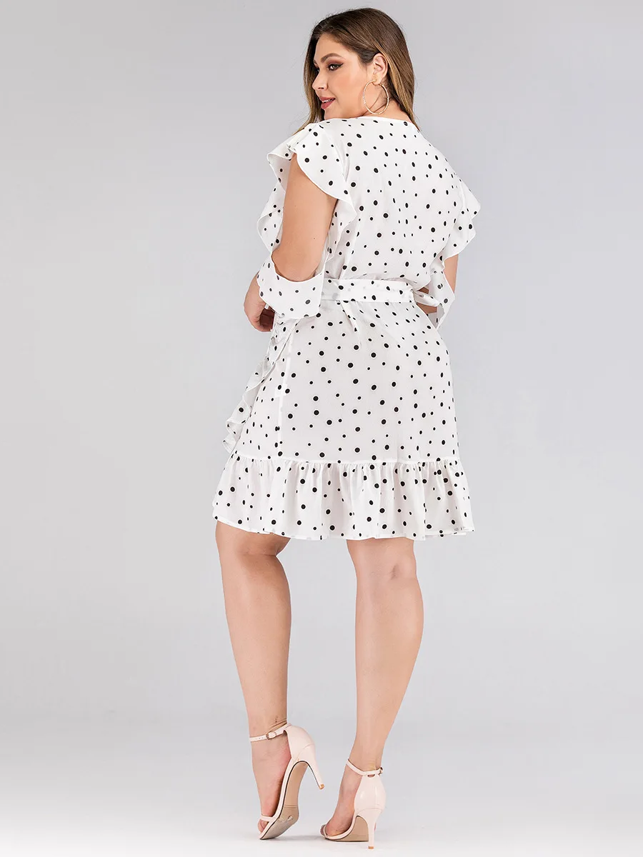 Женское платье в горошек с V-образным вырезом без рукавов |