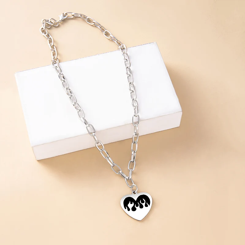 Ожерелье с подвеской в виде сердца из нержавеющей стали черным пламенем стиле