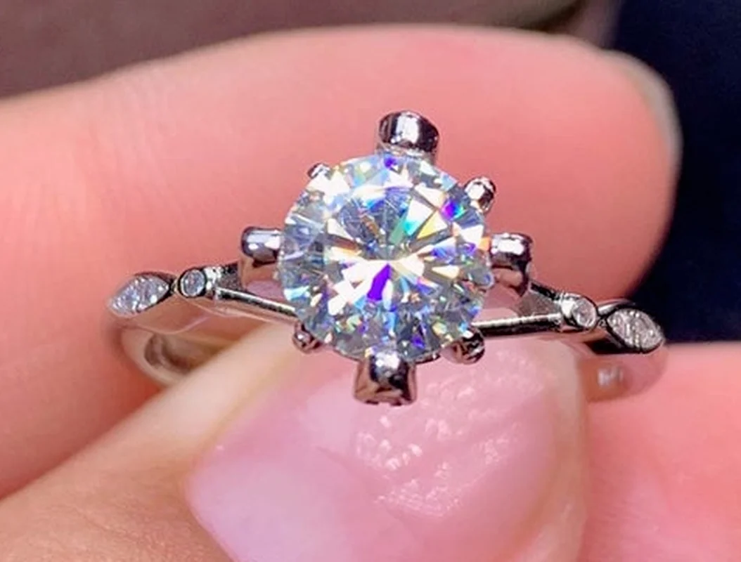 

MFY Fashion Simple Inlaid White Zircon White Rhinestone Engagement Ring For Women Fashion Jewelry Accessories