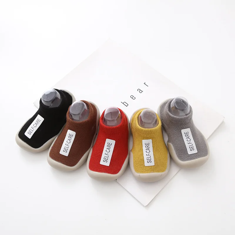 Носки-носки детские мягкие однотонные на резиновой подошве возраст 0-4 года |