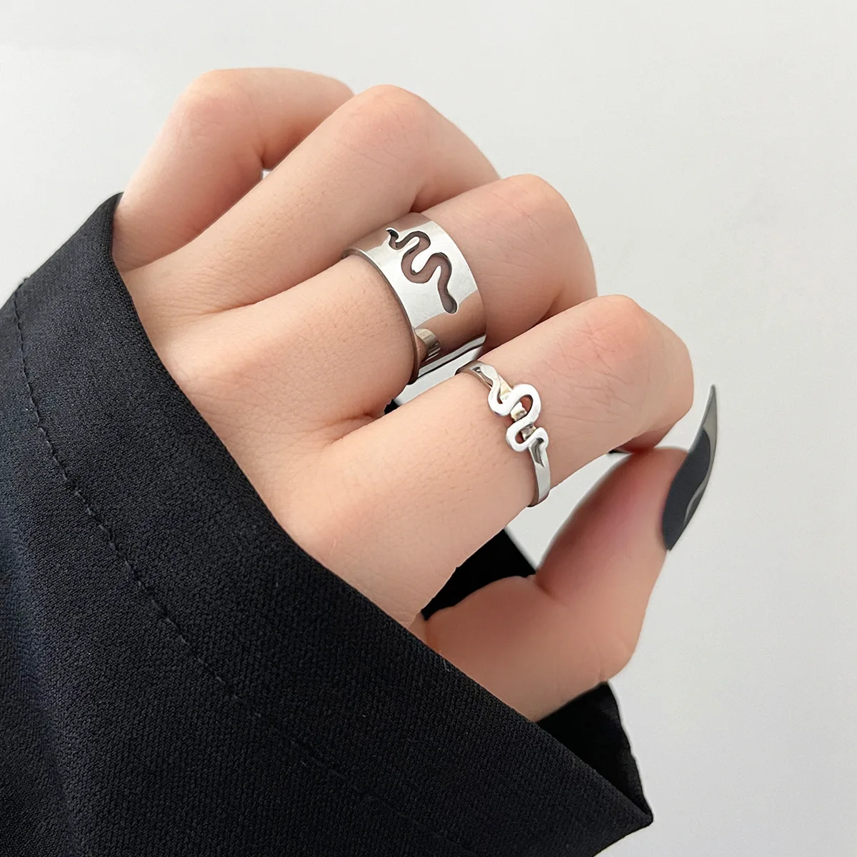 

Punk Geometric Stainless Steel Hollow Snake Rings For Couple Women Men Fashion Love Ring Wedding Friendship Lover Jewelry M014
