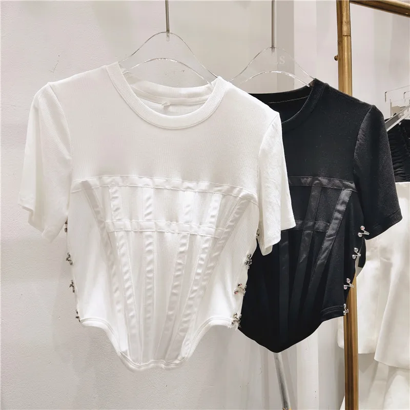 

European and American fashion design sense niche stitching round neck short-sleeved T-shirt fish bone sculpting buckle on both s