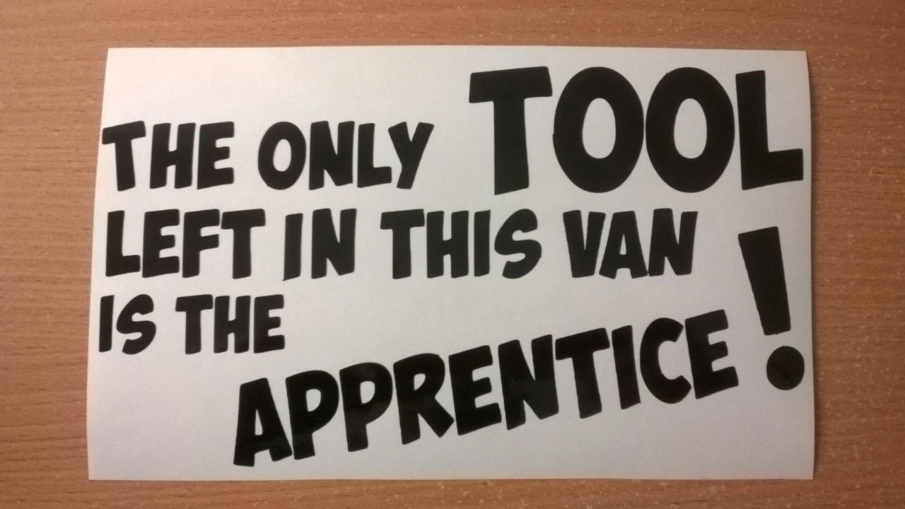 

Для забавного веселья виниловая наклейка фургона Столярный ученик строитель единственный инструмент в этом