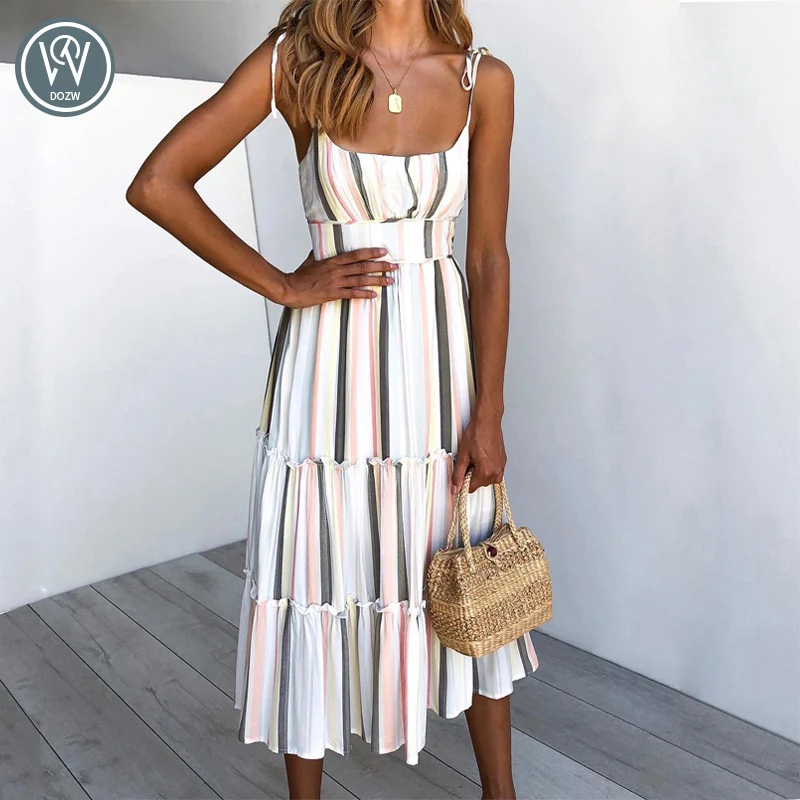 Женское винтажное платье средней длины серо-розовое в полоску с принтом