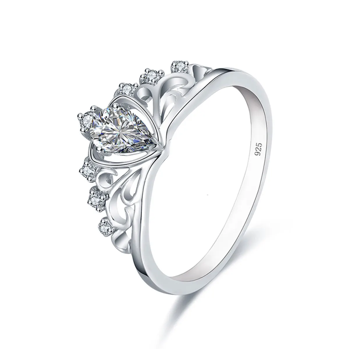 

Кольцо из 18-каратного белого золота с бриллиантами в форме груши, карата