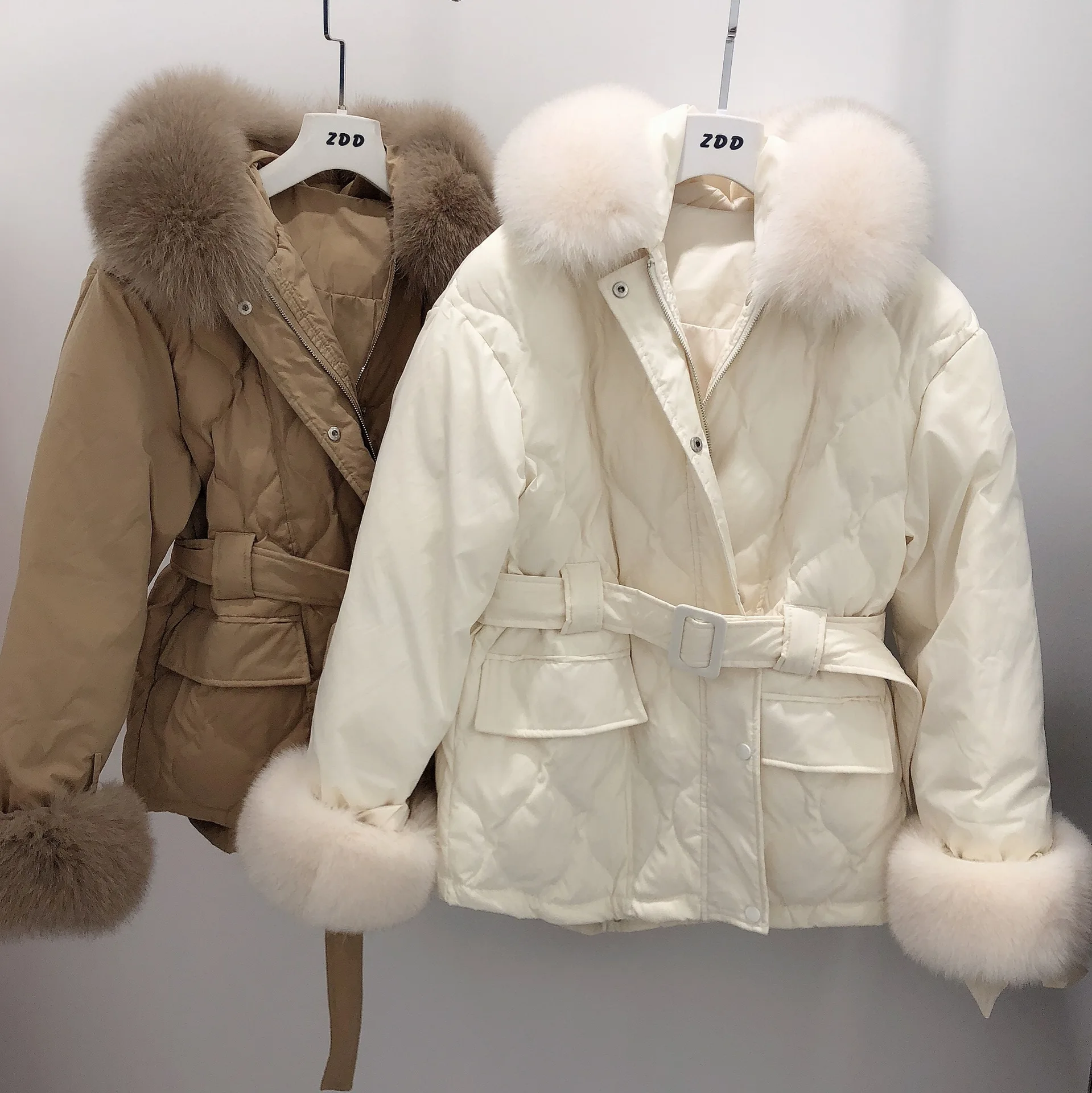 

Women 's Winter with Waist Closing and Showing Thin Medium and Long Sleeves Fox Hair Big Hair Collar Down Jacket for Women