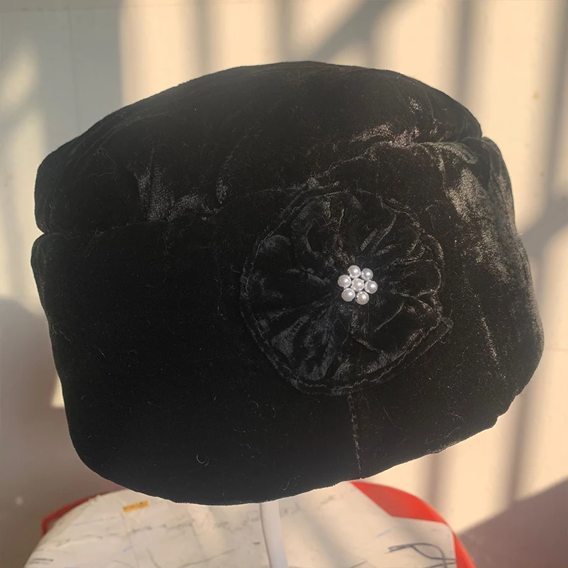 

RUHAO для среднего возраста; Женские вязаные шапки бини шапки элегантная женская зимняя вязаная шапка кепки с цветами женские головные уборы; Теплые шапочки без полей