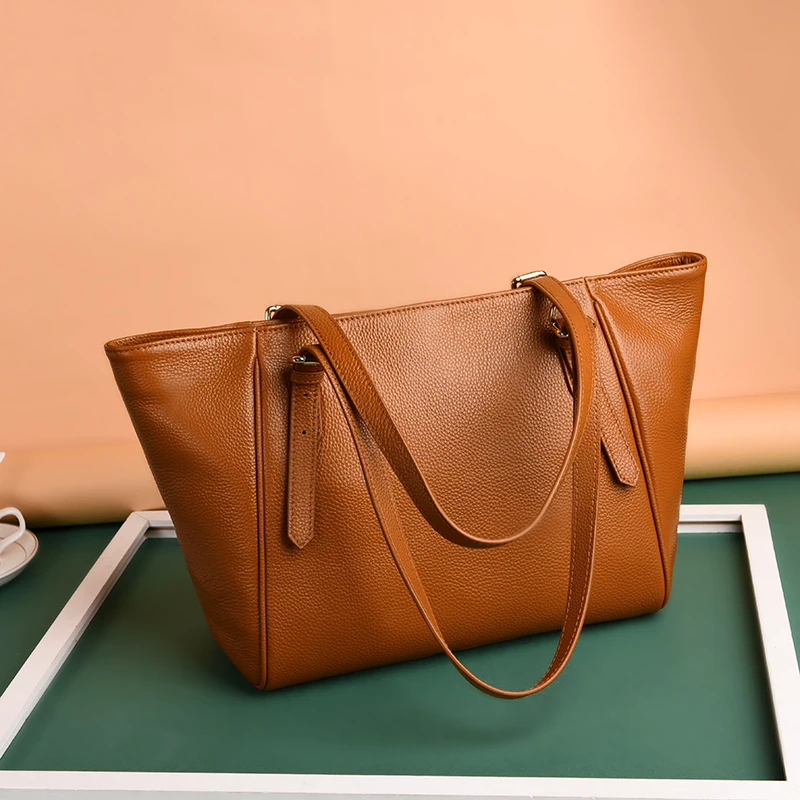 

High Quality Genuine Leather Women Capacity Shoulder Bag Women's Bag Casual Large Travel Handbag New Luxury Female Messenger Bag