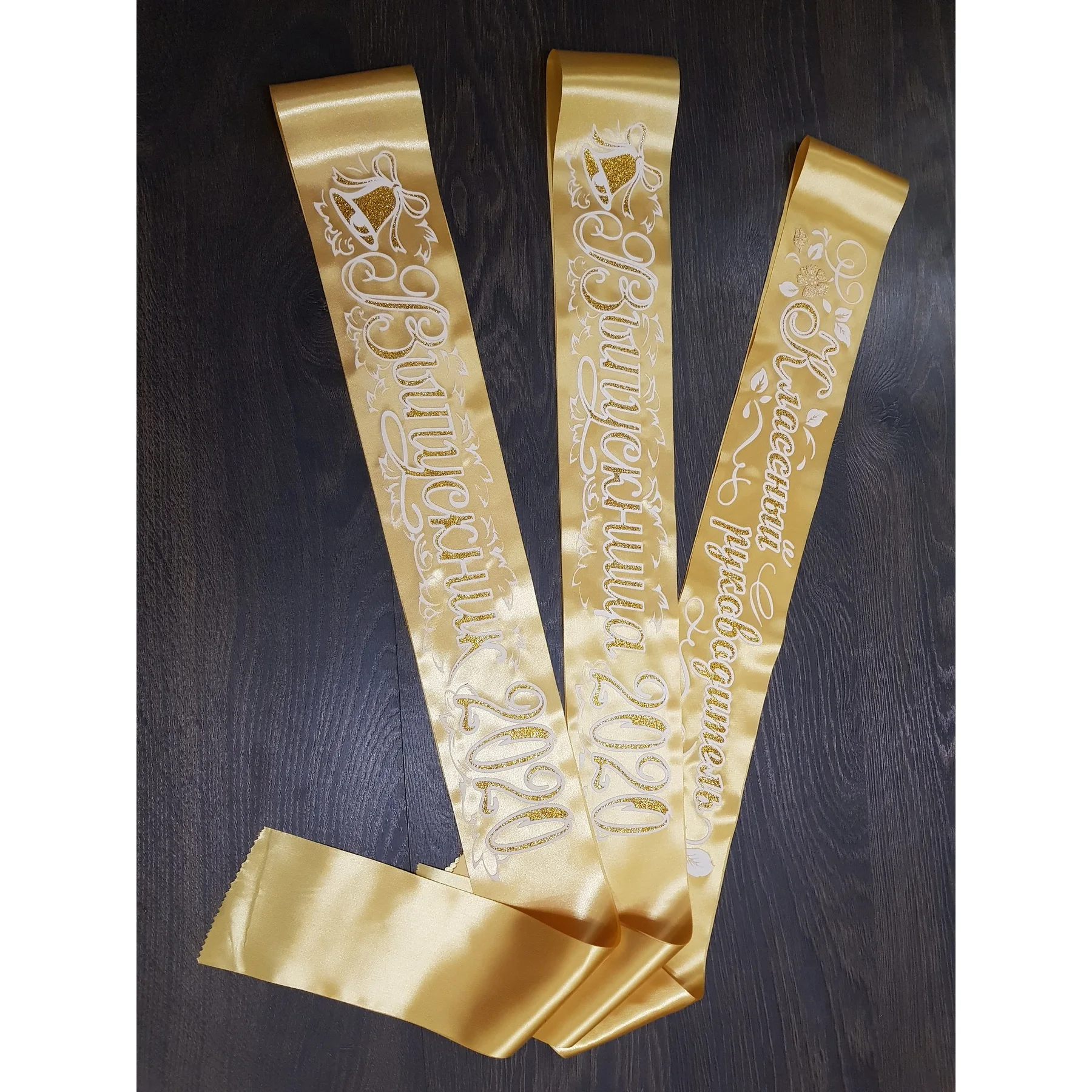 Лента &quotВыпускник 2020&quot с объемной 3D надписью. БЫСТРАЯ ДОСТАВКА ИЗ РОССИИ.