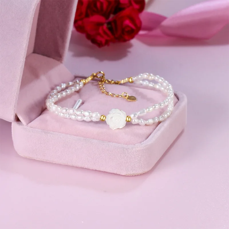 

Liemjee Fashion Personality Party Jewelry Rice-Shaped Bead Flower Pearl Necklace For Women Feature Namour Charm Gift All Seasons