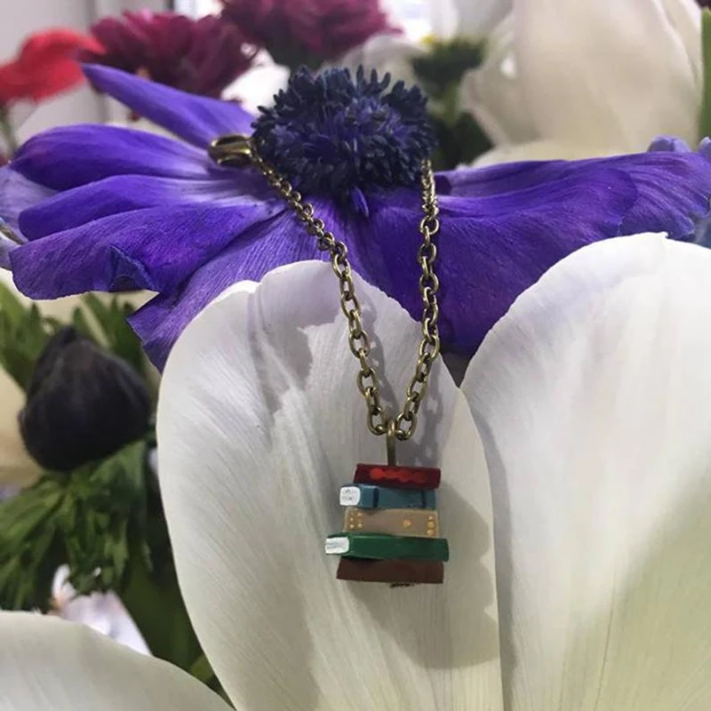 Модное ожерелье с подвеской в виде книжки стиле ретро для женщин разноцветными