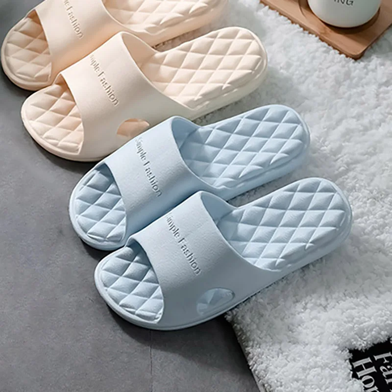 

New Couples Stylish Sandals Slip-Proof Thick-Soled Indoor Outdoor Men Flip Flops House Shoes Woman Super Sof Bathroom Slippers
