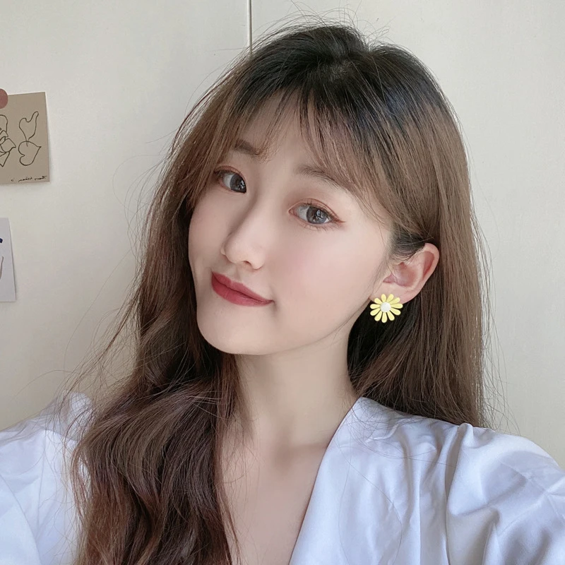 

Han Edition And Pure And Fresh, Sweet Girl is Little Daisy Flowers Stud Earrings Painting Flowers Earrings Women Party Jewelry