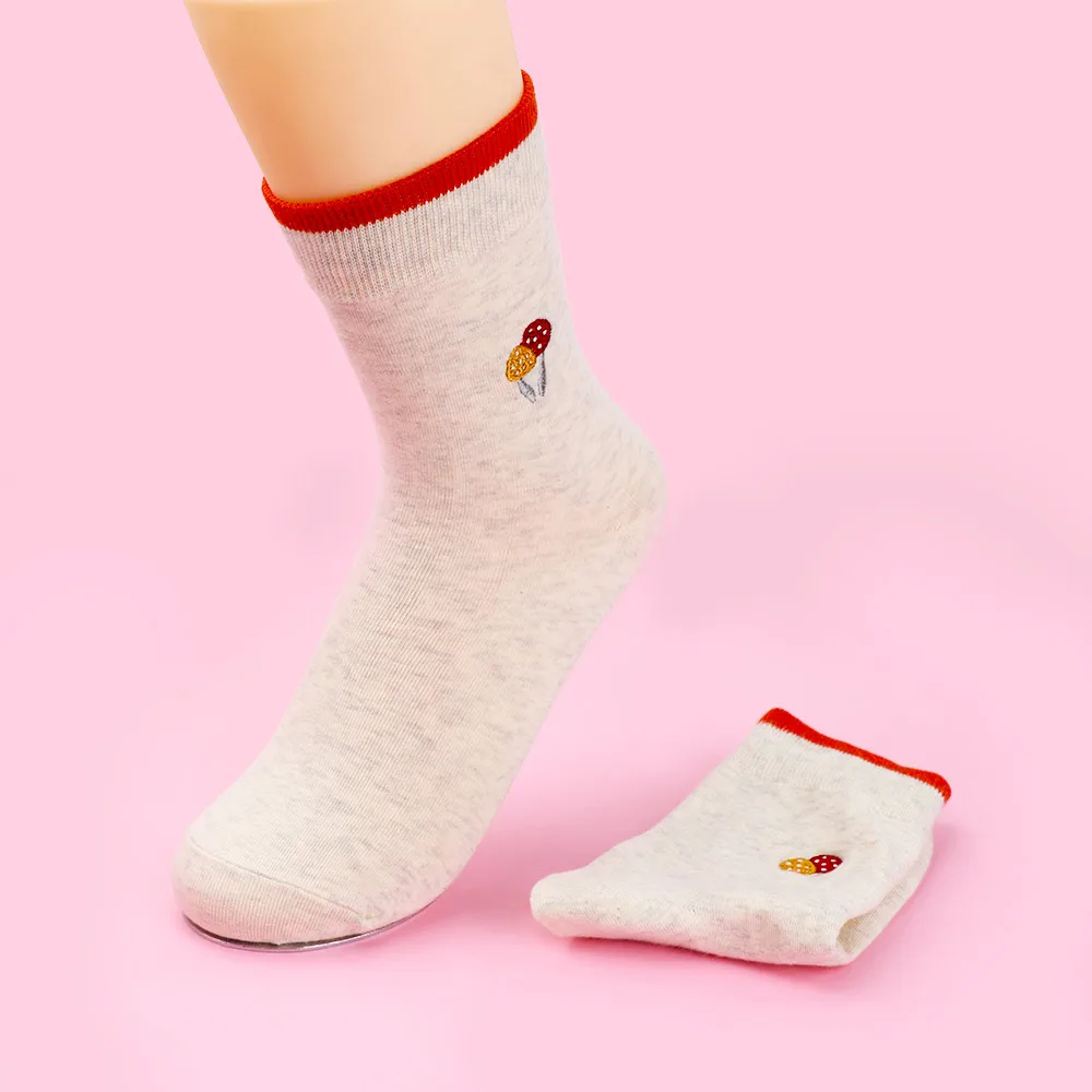 Новые женские носки средней длины с вышивкой в Корейском стиле забавные осенне