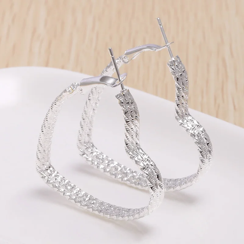 

Luxury Heart Hoop Earrings Classic Women Silver Color Statement Earring Fashion Jewelry for Girl Friend Party Best Gift