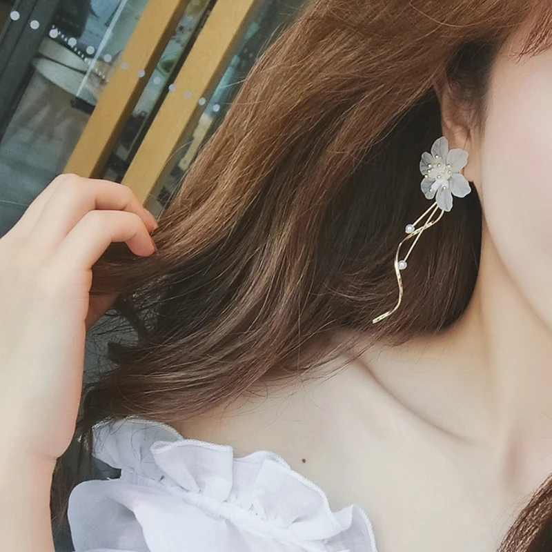 Женские акриловые висячие серьги Милые Лепестки Фея Белый скраб цветок