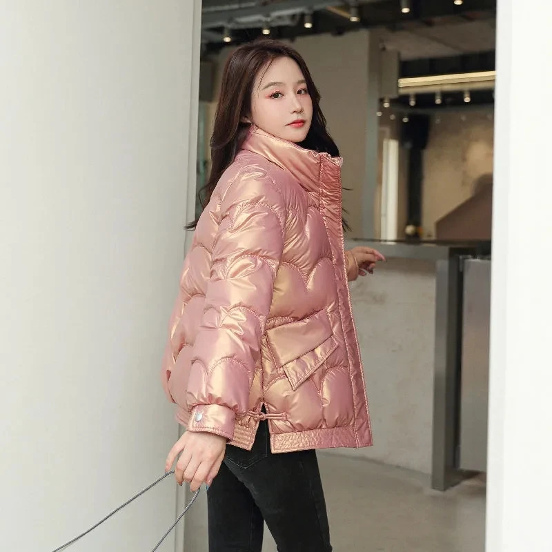 

Новинка 2023, зимние пуховые пальто из хлопка, женская короткая теплая парка, пальто, женская верхняя одежда с воротником-стойкой, Глянцевые з...