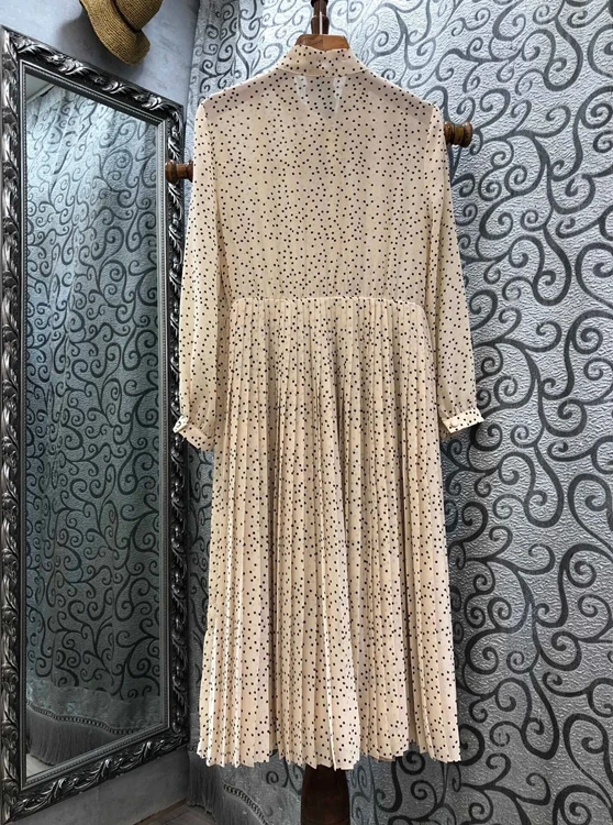

2021 early spring new fashion women's neckline tie knotted polka dot printing long-sleeved wrinkled dress 112