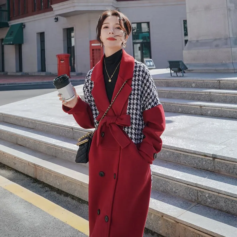 Женское двубортное шерстяное пальто средней длины бордовое выше колена в