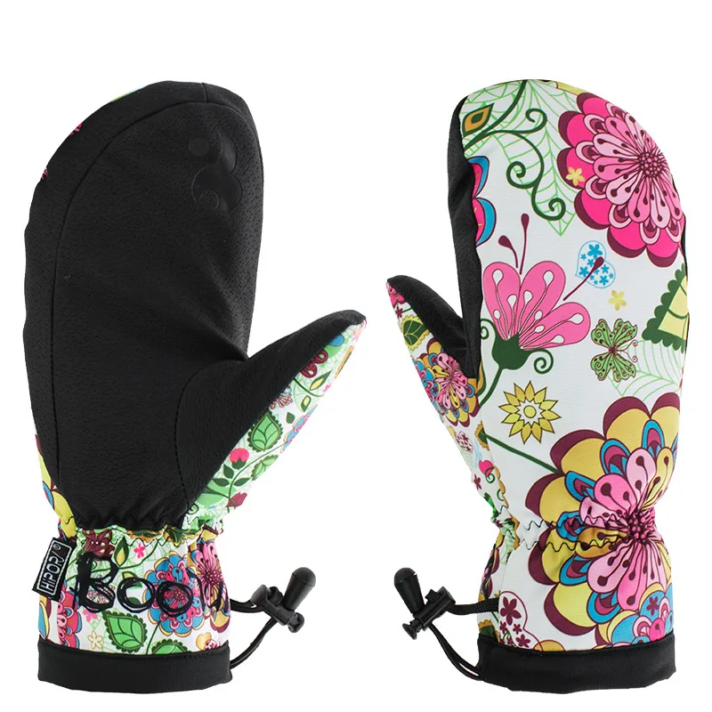 

Wholesale Skiing Gloves Are Water-proof and Warm In Winter