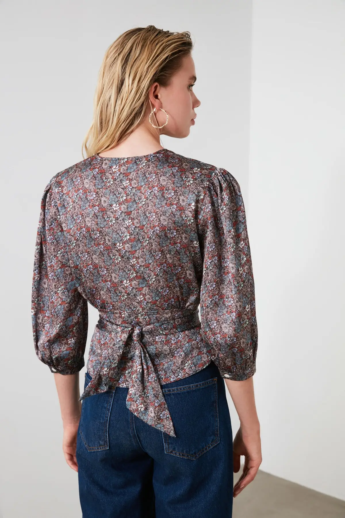 

Trendyol Multicolour Lacing Detailed Crop Top Blouse TWOAW20BZ0319