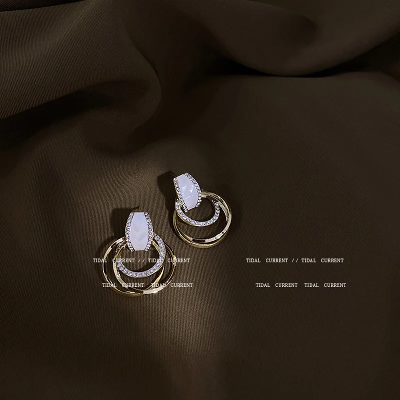 

Серьги-подвески из серебра пробы с полым покрытием