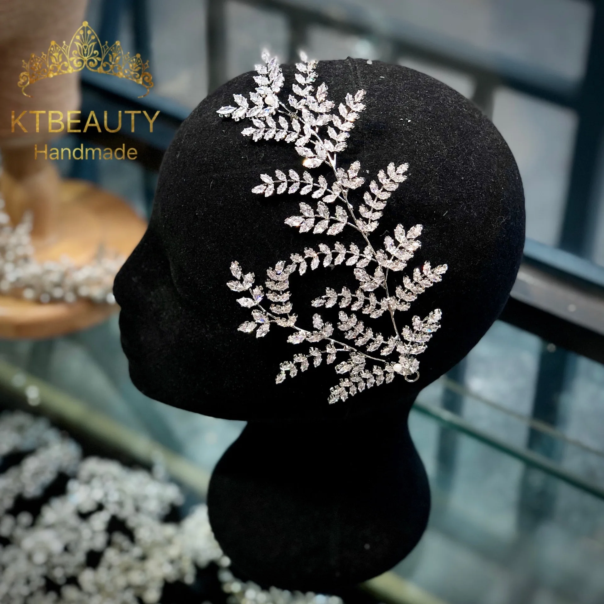 Новая Стразы одного набора/2 тиара больше Размеры серебристый парик заколки для