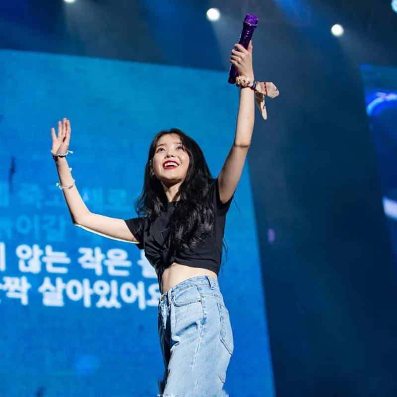 Женская футболка с коротким подолом kpop IU Lee Ji Eun черная узелком и синие свободные