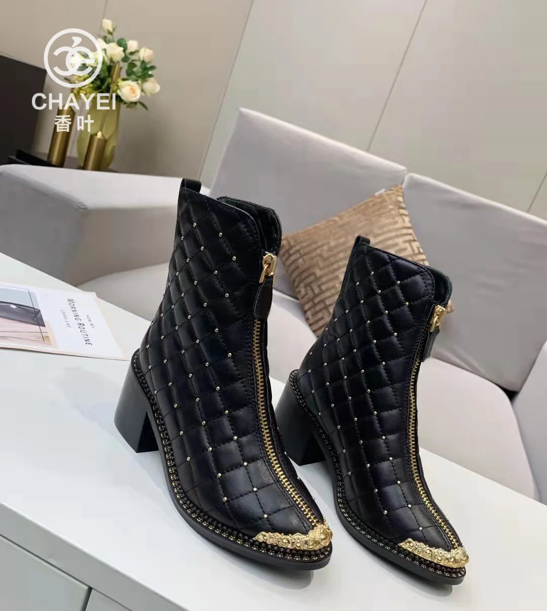 

Женские короткие ботинки из натуральной кожи, размеры 34-40