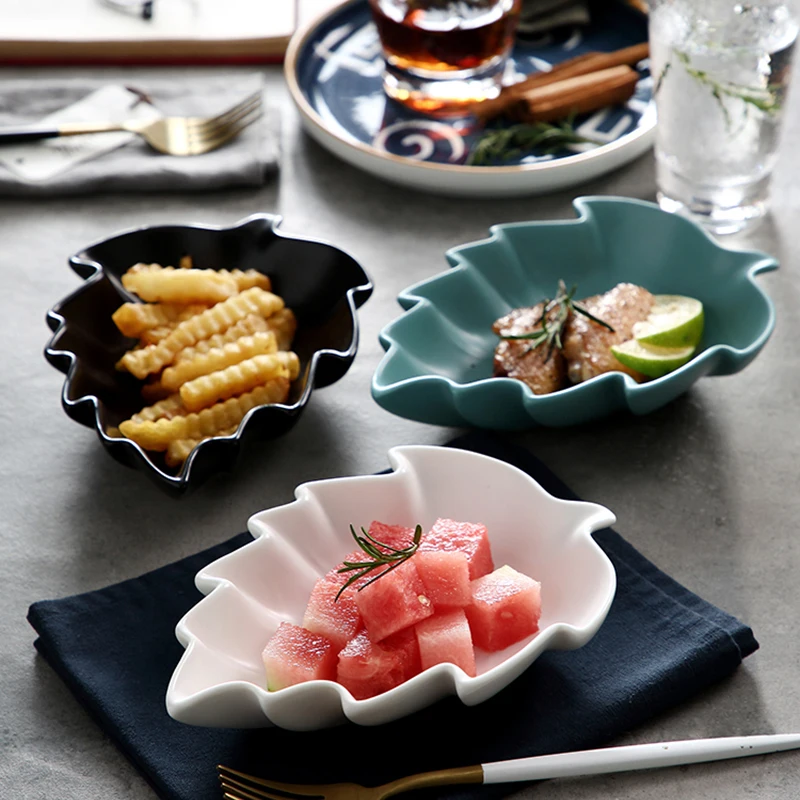Керамическая тарелка в форме листа скандинавском стиле кухонная посуда западном