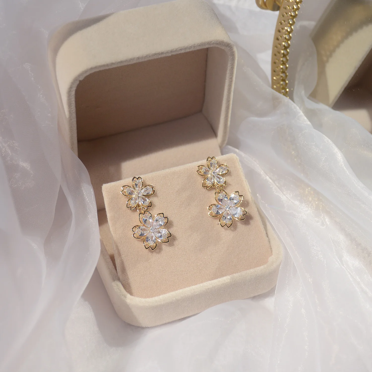 

unique Delicate Zircon CZ Flower Stud Earrings for Women 14K Gold Plated Earrings