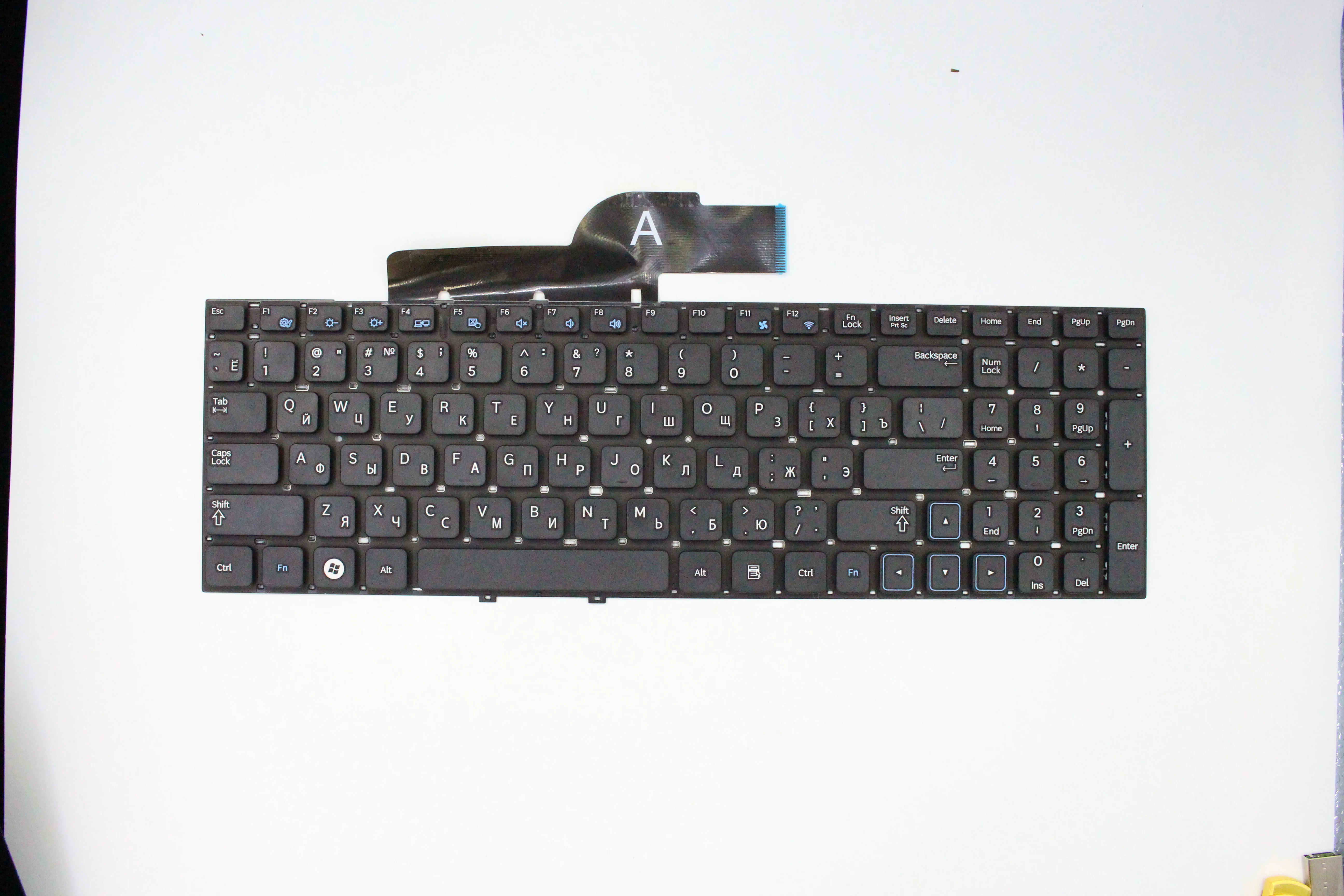 

Russian Layout Laptop Keyboard 300E5A 300E5C 305E5A NP300E5A 305E5A 300V5A 305V5A 300E5C 300E5X RU/US/SP/LA Black White Color