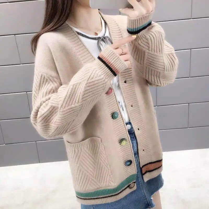 Женский вязаный кардиган с V-образным вырезом большими карманами и цветными