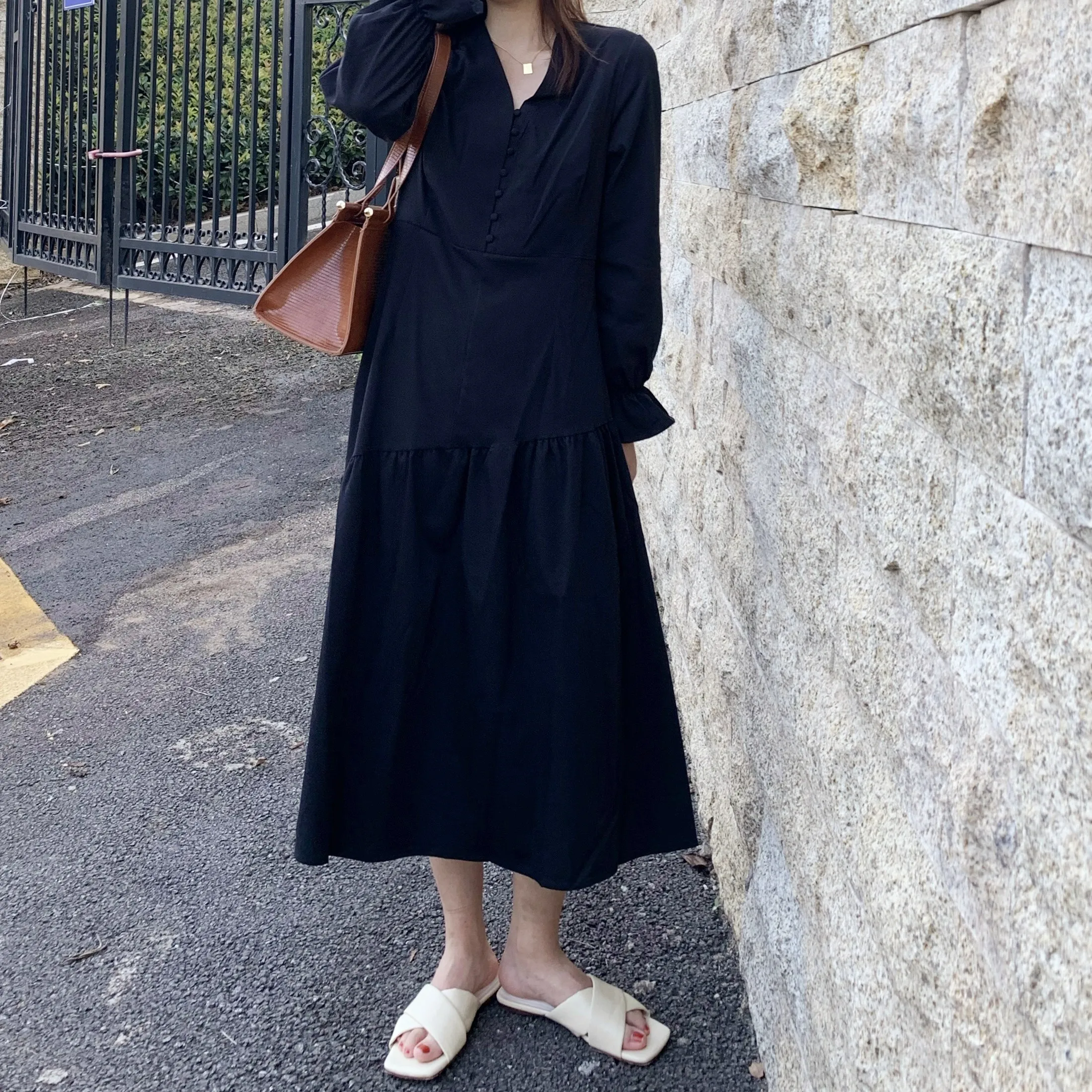 

2021 New Spring Korean Style Ins French Style Retro V-neck Temperament Slimming Youthful-Looking Loose Long Sleeve Solid Color