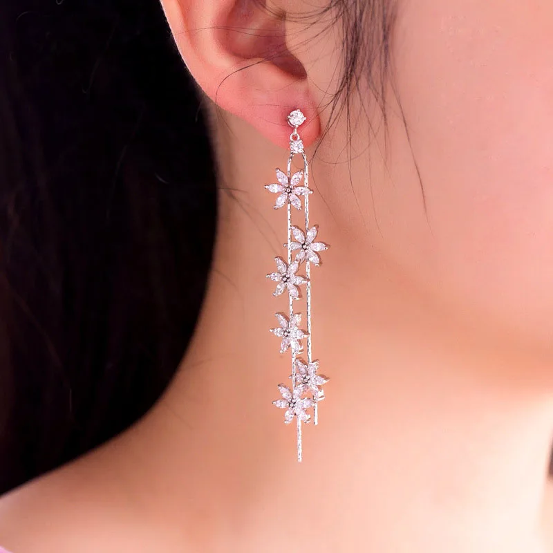 Длинные серьги-клипсы в виде цветка с блестящим кубическим цирконием модные